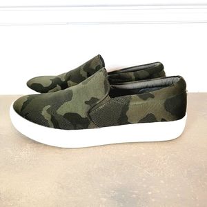 Steve Madden Gills Platform Slip On Sneakers Camo Green Size 10